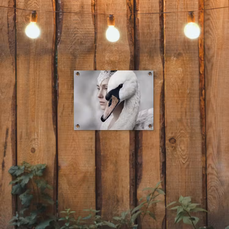 Vrouw - Zwaan - Wit tuinposter los doek klein -sfeer1