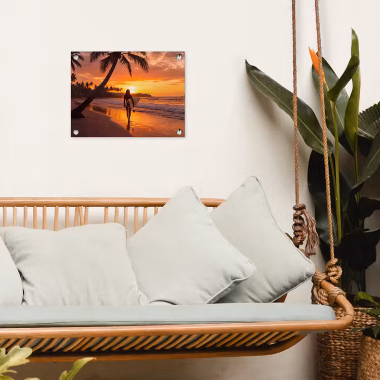 Vrouw - Surfplank - Strand - Zonsondergang - Oranje tuinposter los doek klein -sfeer7