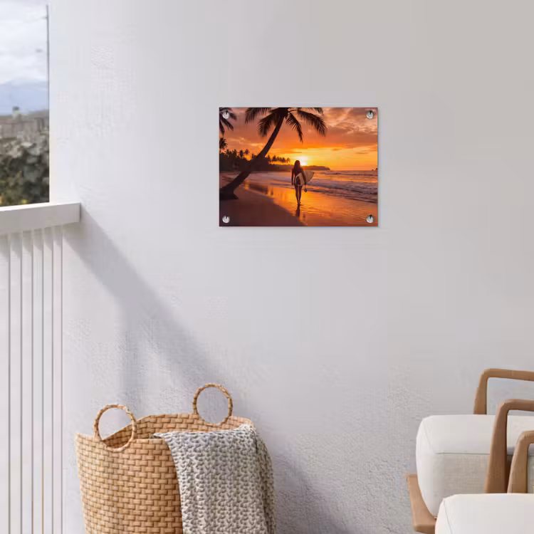 Vrouw - Surfplank - Strand - Zonsondergang - Oranje tuinposter los doek klein -sfeer8