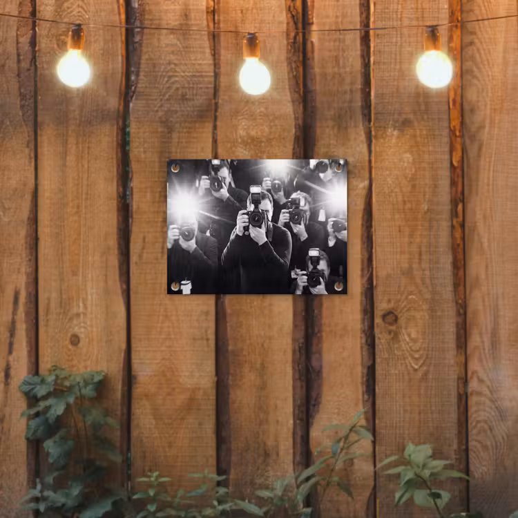 Mensen - Camera - Flitslicht - Zwart-wit - Media tuinposter los doek klein -sfeer1