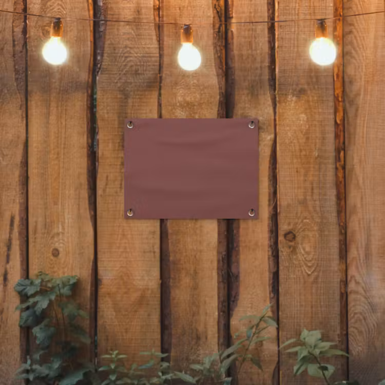 Muted - Raisin - Rood tuinposter los doek klein 239 -sfeer1