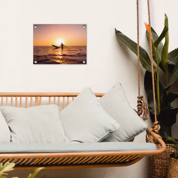 Persoon - Surfen - Zonsondergang - Zee - Oranje tuinposter los doek klein -sfeer7