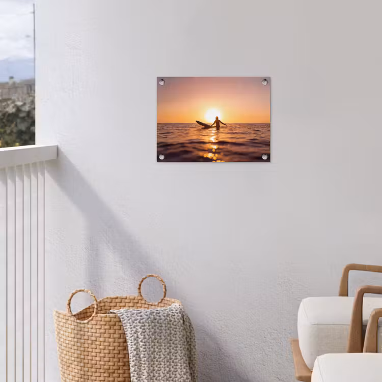 Persoon - Surfen - Zonsondergang - Zee - Oranje tuinposter los doek klein -sfeer8