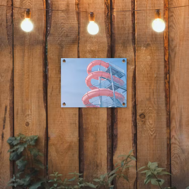 Glijbaan - Waterpark - Spiraal - Modern - Roze tuinposter los doek klein -sfeer1