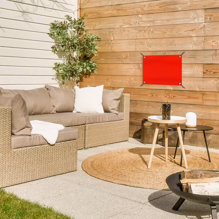 Vibrant - Vermilion - Rood tuinposter los doek klein 239 -sfeer4