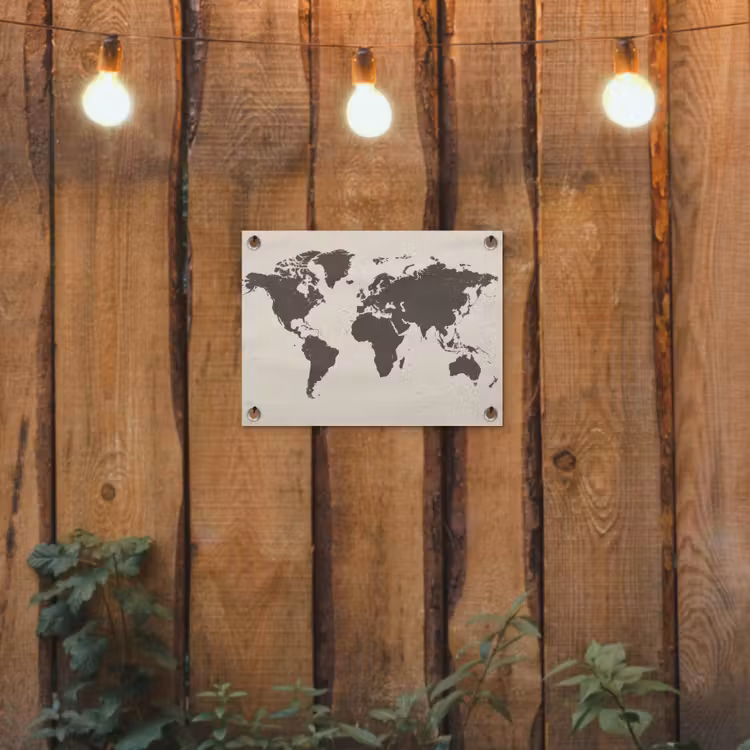 Wereldkaart - Stempelstijl - Ruw tuinposter los doek klein -sfeer1