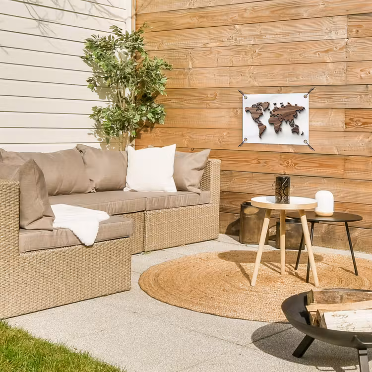 Wereldkaart - Hout - Elegant tuinposter los doek klein -sfeer4