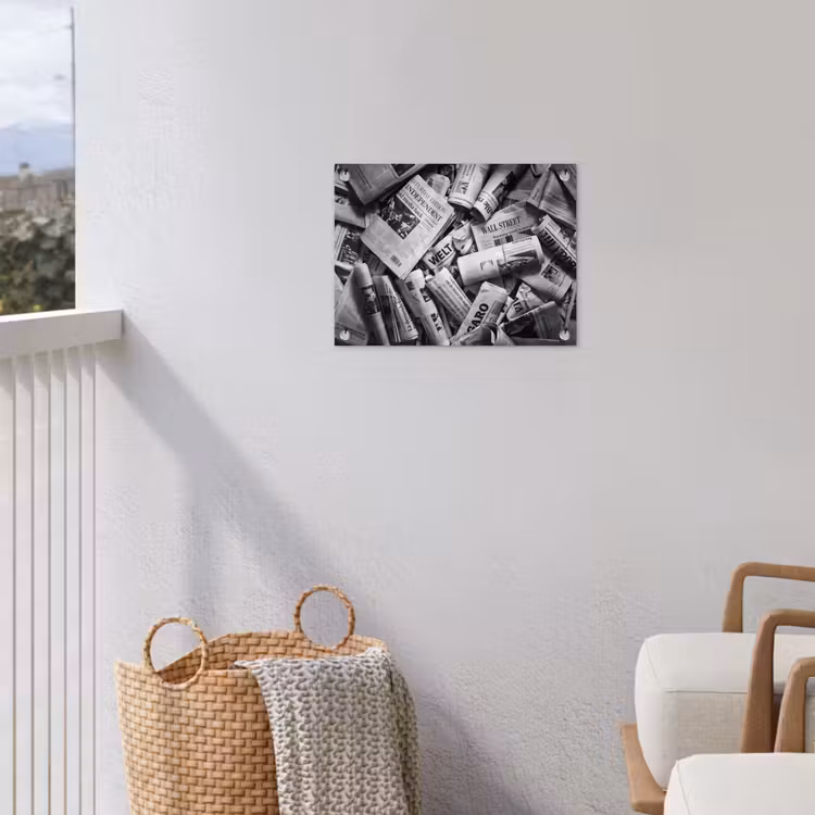 Krant - Stapel - Nieuws - Zwart-wit tuinposter los doek klein -sfeer8