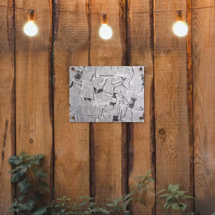 Krant - Versnipperd - Textuur - Zwart-wit - Abstract tuinposter los doek klein -sfeer1