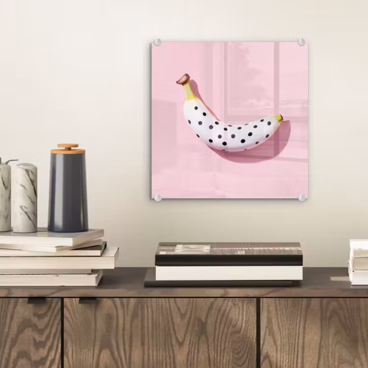 Banaan - Stippen - roze plexiglas 5mm klein -sfeer1
