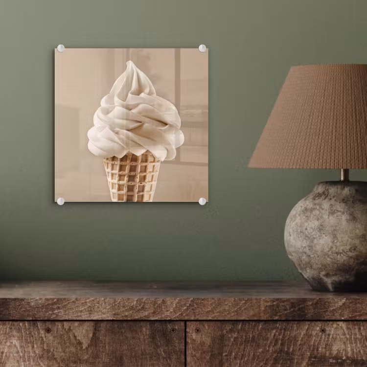 IJs - Softijs - Romig - Hoorntje - Beige plexiglas 5mm klein -sfeer3