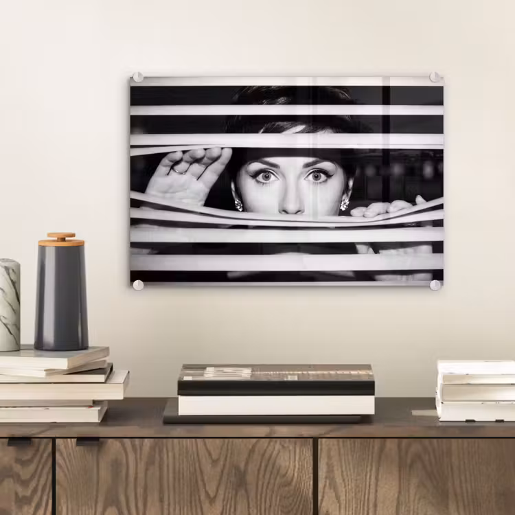 Vrouw - Jaloezieën - Portret - Zwart-wit plexiglas 5mm klein -sfeer1