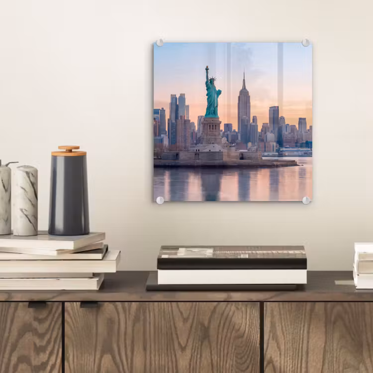 Glasbild - Freiheitsstatue – New York – Sonnenaufgang – Stadt – Architektur - Vrijheidsbeeld - New York - Zonsopgang - Stad - Architectuur plexiglas 5mm klein