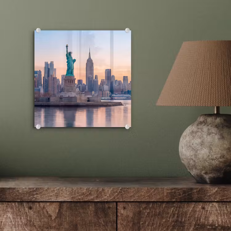 Glasbild - Freiheitsstatue – New York – Sonnenaufgang – Stadt – Architektur - Vrijheidsbeeld - New York - Zonsopgang - Stad - Architectuur plexiglas 5mm klein