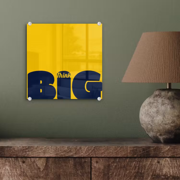 Geel - Think big - Grafisch plexiglas 5mm klein -sfeer3