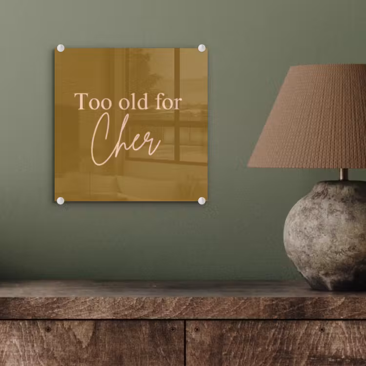 Groen - Too old for cher - Roze plexiglas 5mm klein -sfeer3