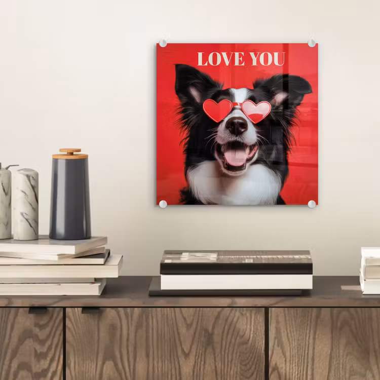 Hond - Hartjesbril - Loveyou - Rood plexiglas 5mm klein -sfeer1