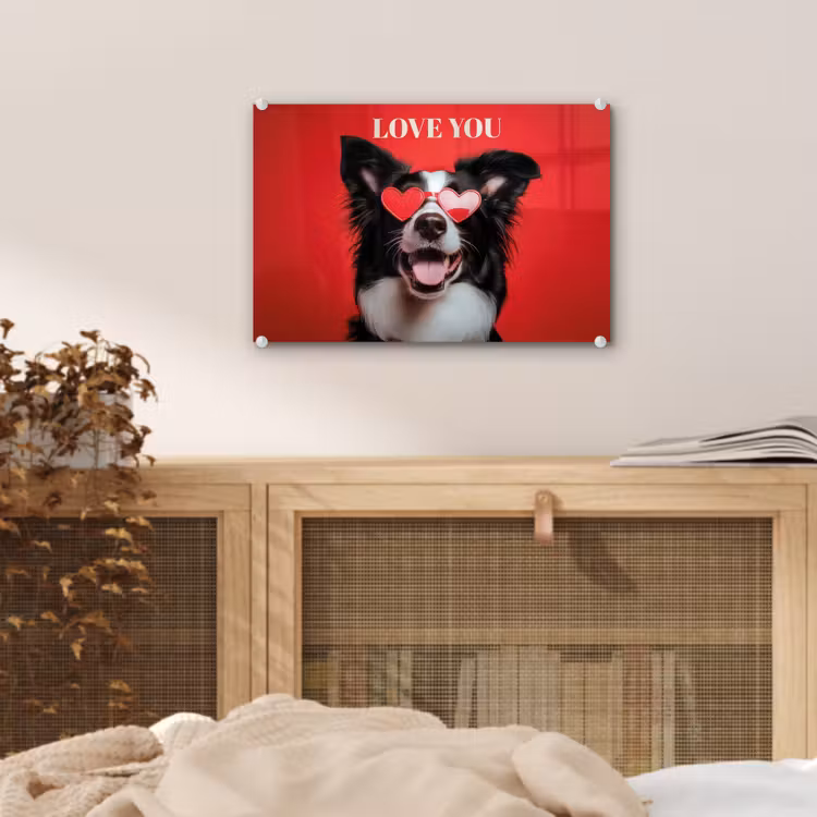 Hond - Hartjesbril - Loveyou - Rood plexiglas 5mm klein -sfeer3