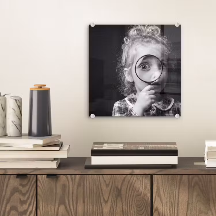 Kind - Vergrootglas - Portret - Zwart-wit plexiglas 5mm klein -sfeer1