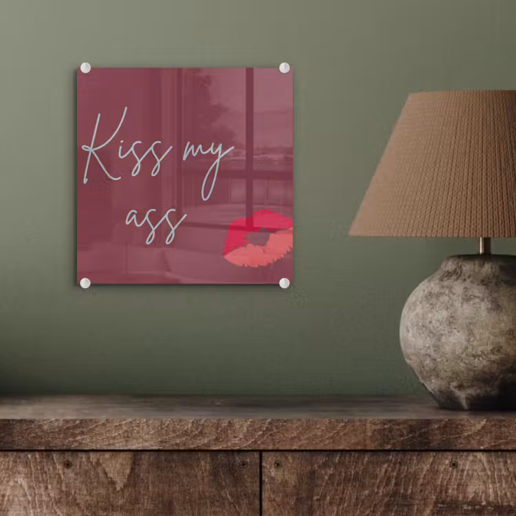 Kiss my ass - Lip - Bordeaux plexiglas 5mm klein -sfeer3