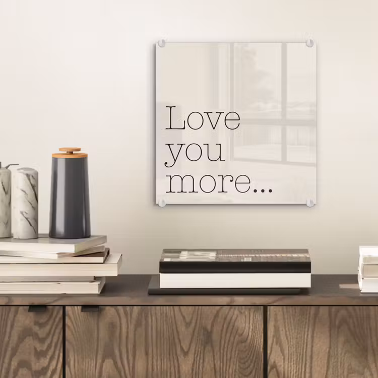 Minimalistisch - Love - Beige plexiglas 5mm klein -sfeer1