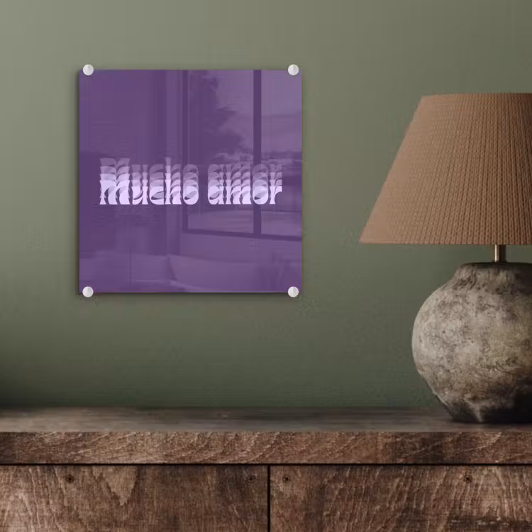 Mucho amor - Paars - Grafisch plexiglas 5mm klein -sfeer3