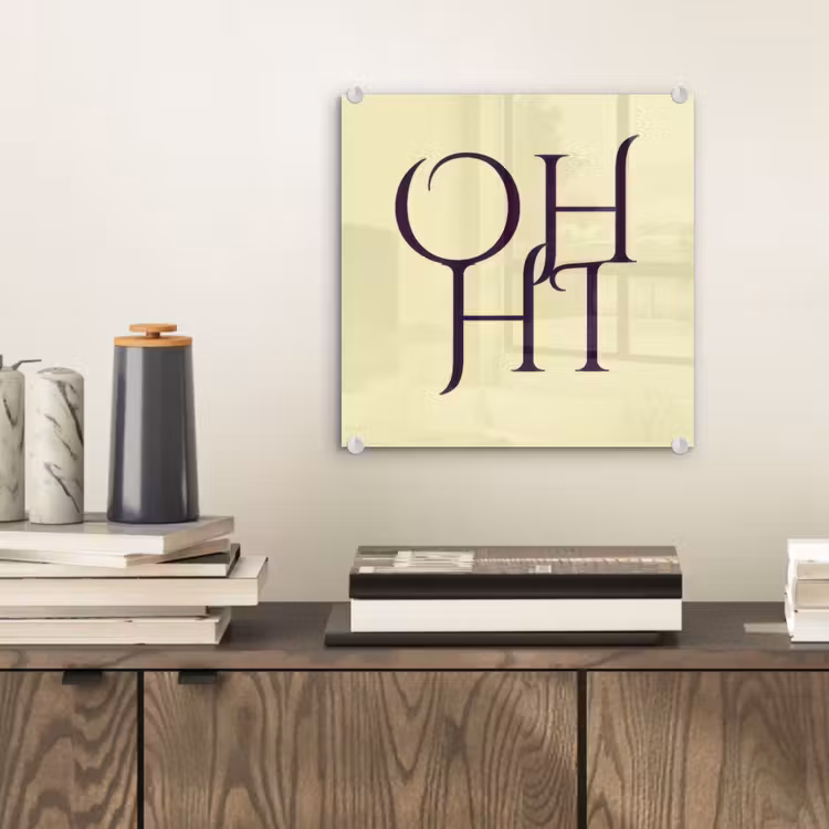 Oh hi - Geel - Monogram plexiglas 5mm klein -sfeer1