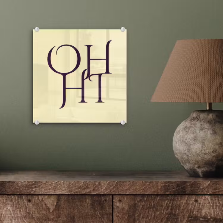 Oh hi - Geel - Monogram plexiglas 5mm klein -sfeer3
