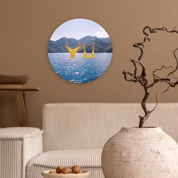 Glasbild Rund - Bademode – Bikini – Meer – Berge – Gelb - Badmode - Bikini - Zee - Bergen - Geel Wandcirkel plexiglas klein