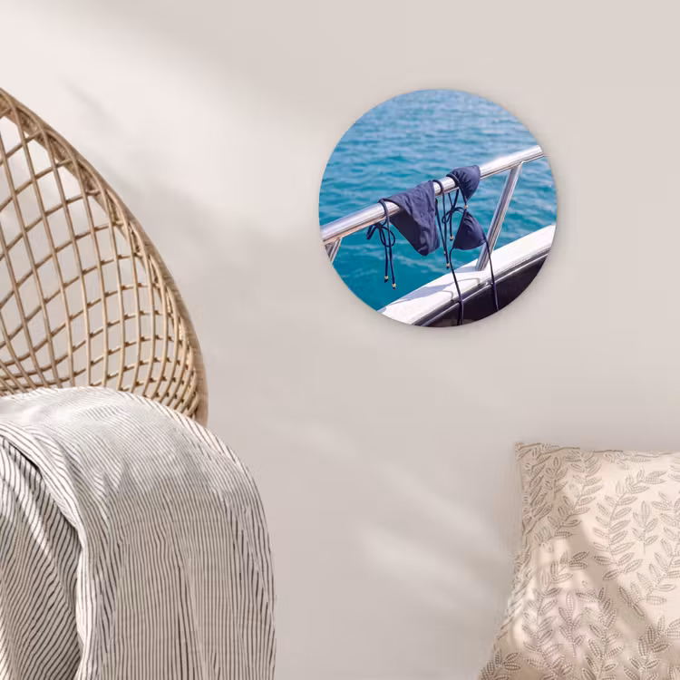 Glasbild Rund - Bikini – Geländer – Meer – Sommer – Blau - Bikini - Reling - Zee - Zomer - Blauw Wandcirkel plexiglas klein