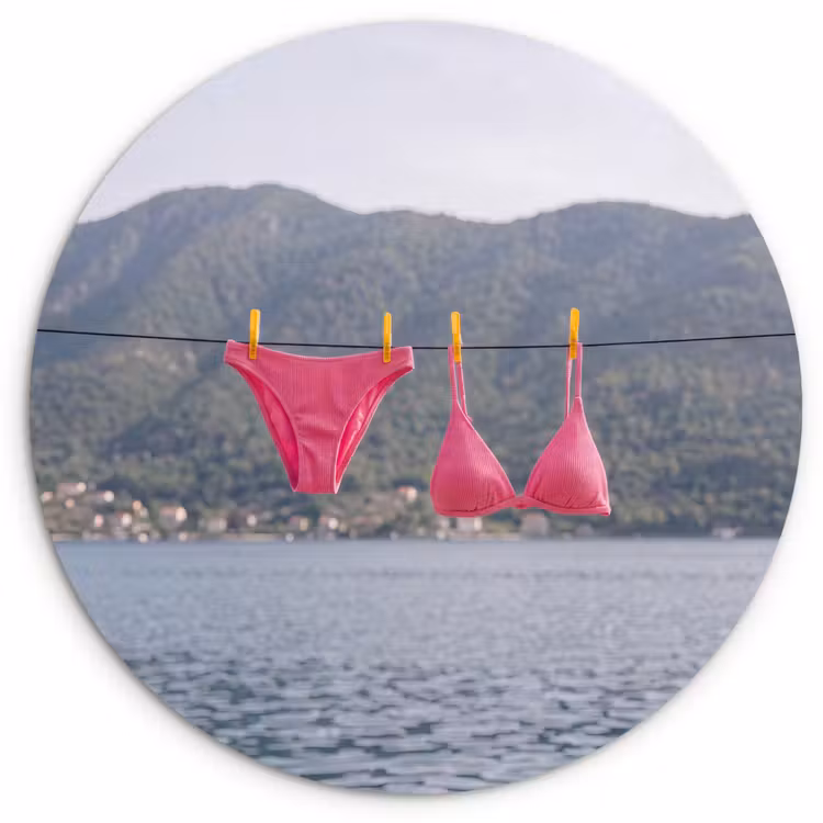 Glasbild Rund - Kleidung – Bademode – Wäscheleine – Sommer – Rosa - Kleding - Badkleding - Waslijn - Zomer - Roze Wandcirkel plexiglas klein