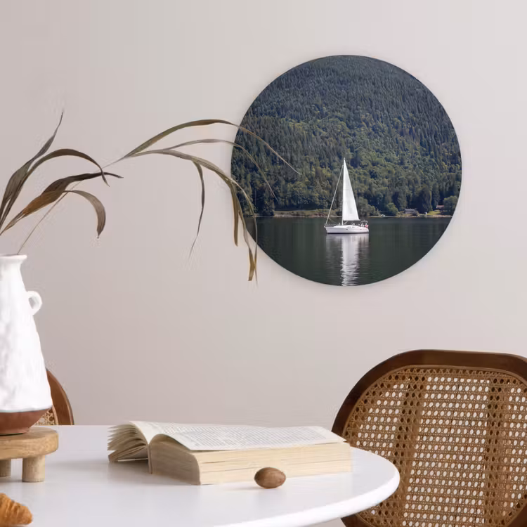Glasbild Rund - Segelboot – Wasser – Berge – Natur – Grün - Zeilboot - Water - Bergen - Natuur - Groen Wandcirkel plexiglas klein