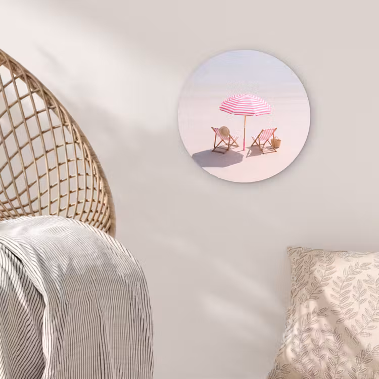Glasbild Rund - Strand – Sonnenschirm – Liegestuhl – Sommer – Rosa - Strand - Parasol - Ligstoel - Zomer - Roze Wandcirkel plexiglas klein
