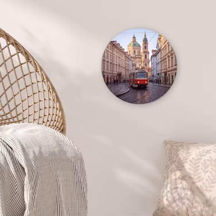 Glasbild Rund - Straßenbahn – Straße – Stadtansicht – Klassisch – Rot - Tram - Straat - Stadsgezicht - Klassiek - Rood Wandcirkel plexiglas klein