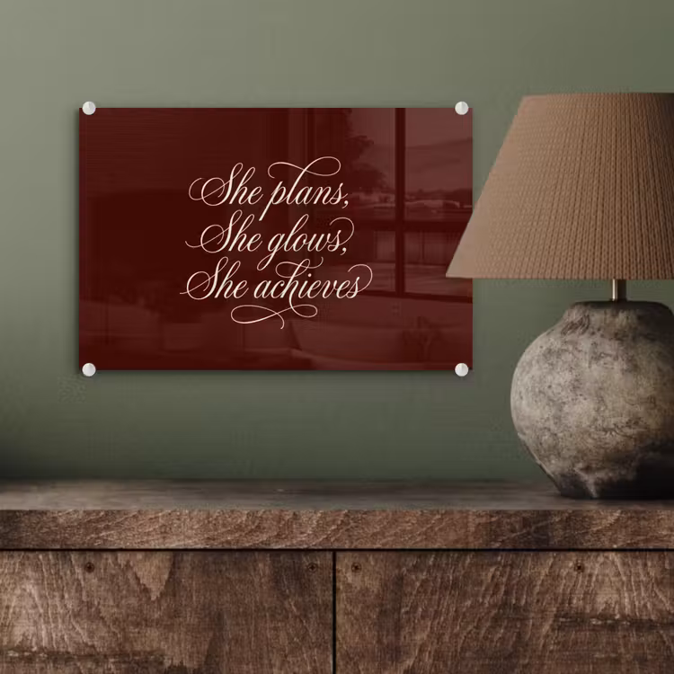 She plans she glows she achieves - Rood - Cursief plexiglas 5mm klein -wsfeer2_DE