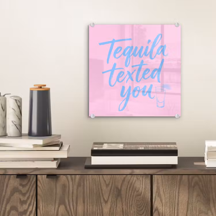 Tequila texted you - Roze - Blauw plexiglas 5mm klein -sfeer1