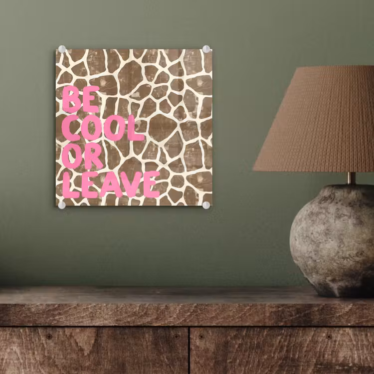 Tekst - Be cool or leave - Roze - Giraffenprint plexiglas 5mm klein -sfeer3