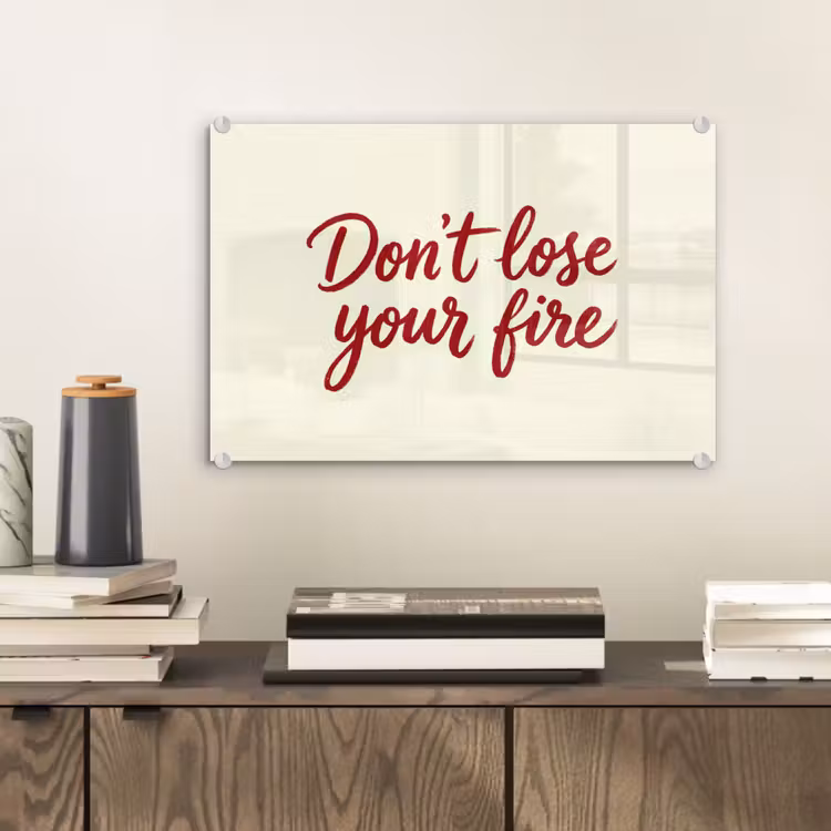 Don't lose your fire - Rood - Wit - Minimalistisch plexiglas 5mm klein -sfeer1