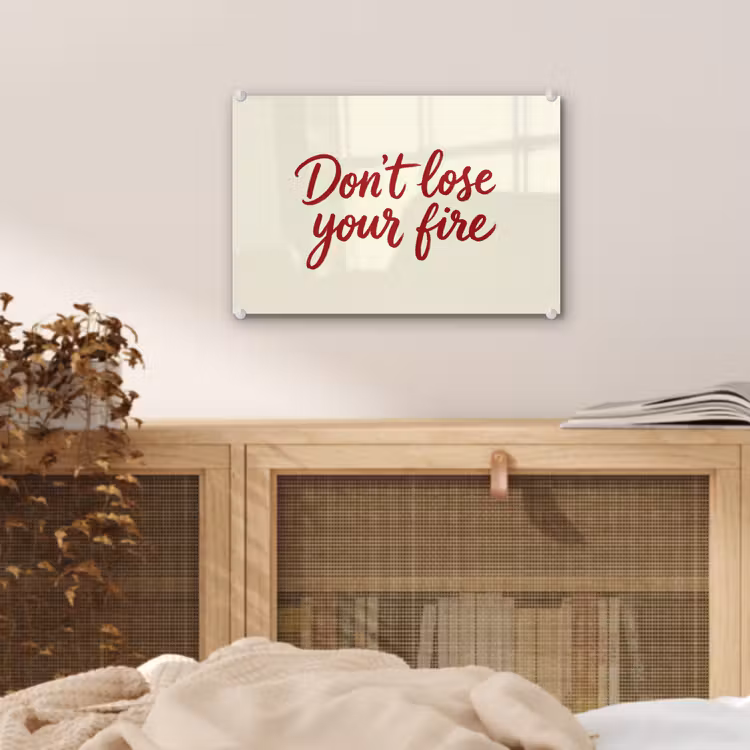 Don't lose your fire - Rood - Wit - Minimalistisch plexiglas 5mm klein -sfeer3