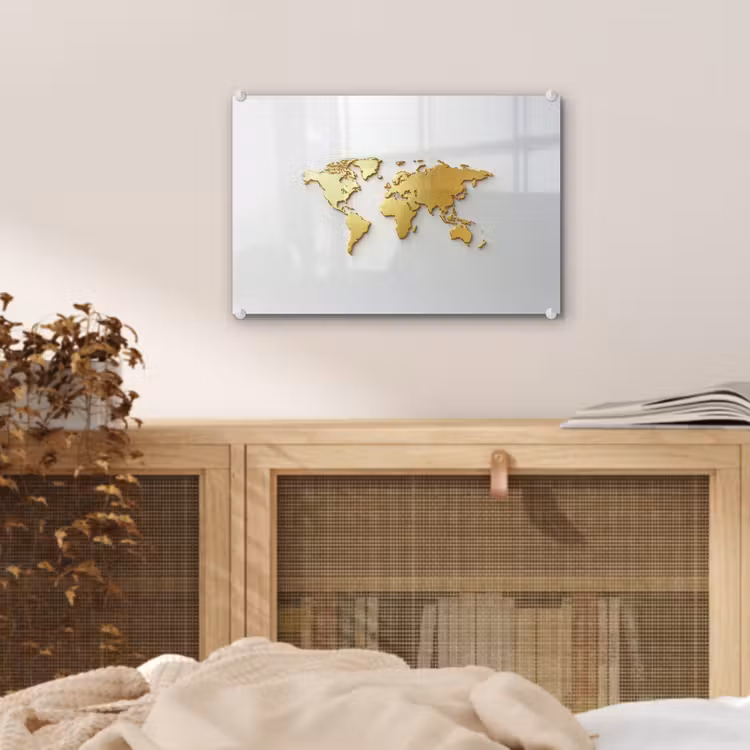 Wereldkaart - Luxe uitstraling - Glanzend goud plexiglas 5mm klein -sfeer3
