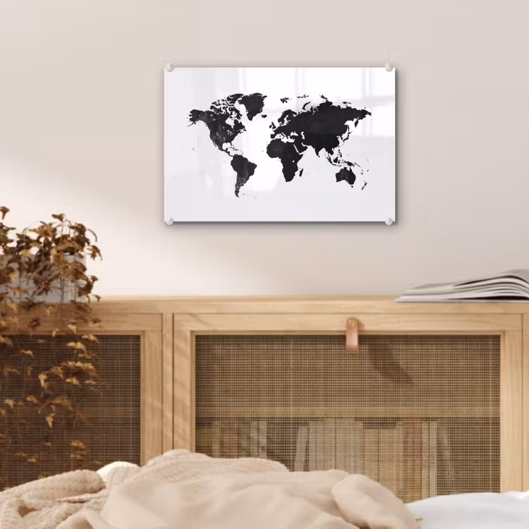 Wereldkaart - Zwart - Wit - Strak plexiglas 5mm klein -sfeer3