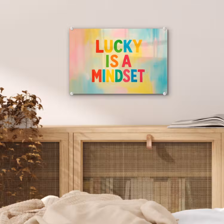 Quote - Lucky - Regenboogkleuren plexiglas 5mm klein -sfeer4