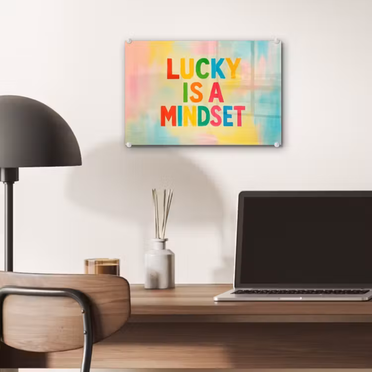 Quote - Lucky - Regenboogkleuren plexiglas 5mm klein -sfeer6