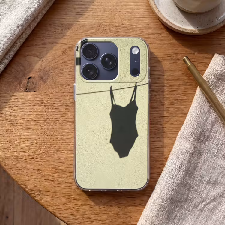Badpak - Schaduw - Muur - Zomer - Minimalistisch Telefoonhoesje iPhone 17 Pro klein -sfeer1
