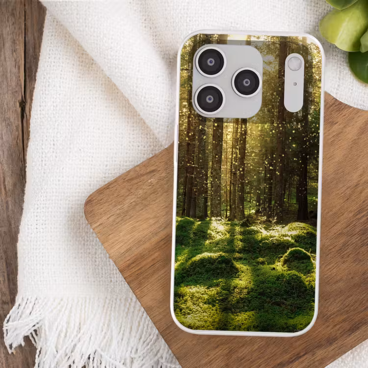 Bomen - Bos - Mos - Planten - Zon - Natuur Telefoonhoesje iPhone 17 Pro klein -sfeer1