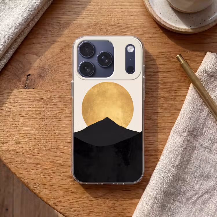 Bergsilhouetten - Gouden cirkel - Beige Telefoonhoesje iPhone 17 Pro klein -sfeer1