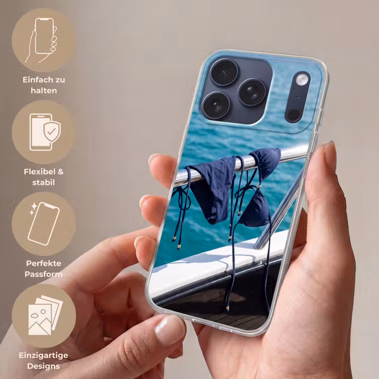 Bikini - Reling - Zee - Zomer - Blauw Telefoonhoesje iPhone 17 Pro klein -sfeer3_DE