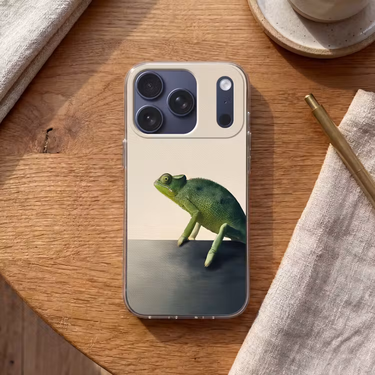 Kameleon - Groen - Minimalistisch Telefoonhoesje iPhone 17 Pro klein -sfeer1