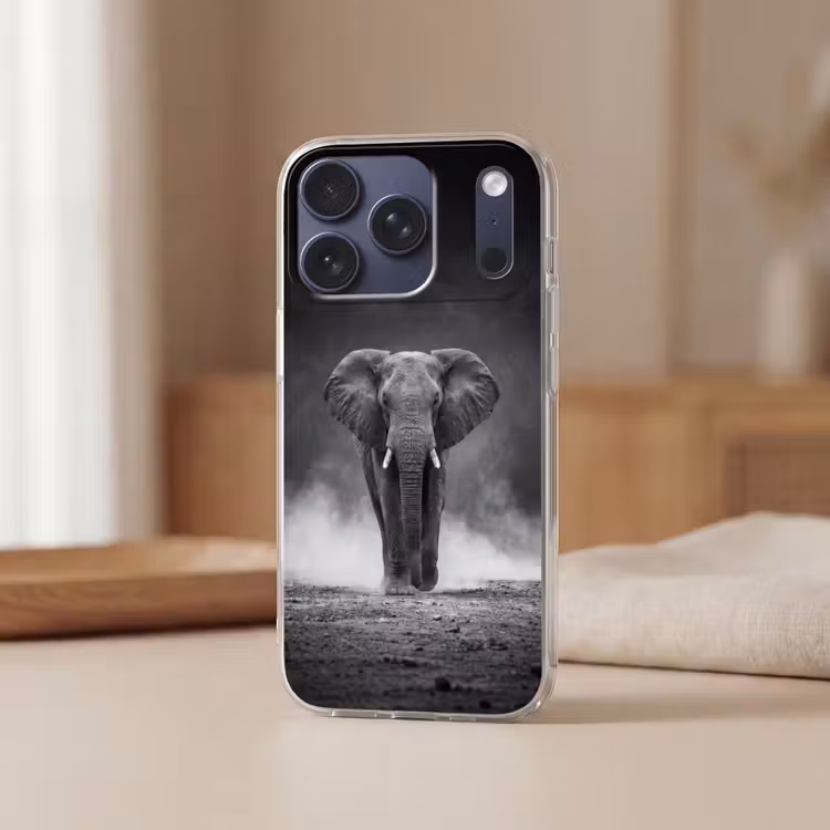 Olifant - Zwart - Wit - Rook Telefoonhoesje iPhone 17 Pro klein -sfeer2