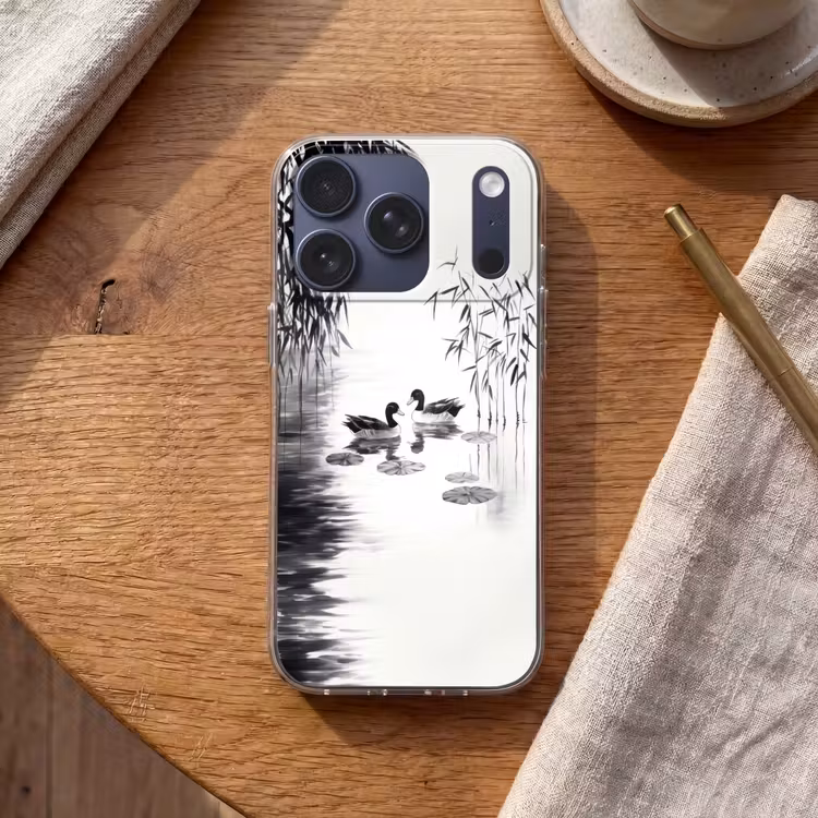 Eenden - Waterlelies - Riet - Zwart Telefoonhoesje iPhone 17 Pro klein -sfeer1